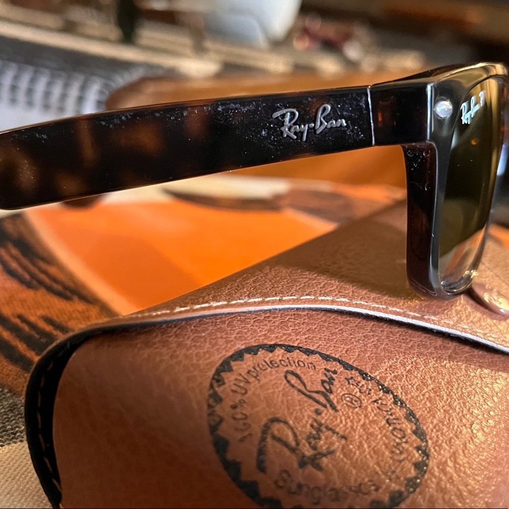 Wayfarer Ray-ban sunglasses.